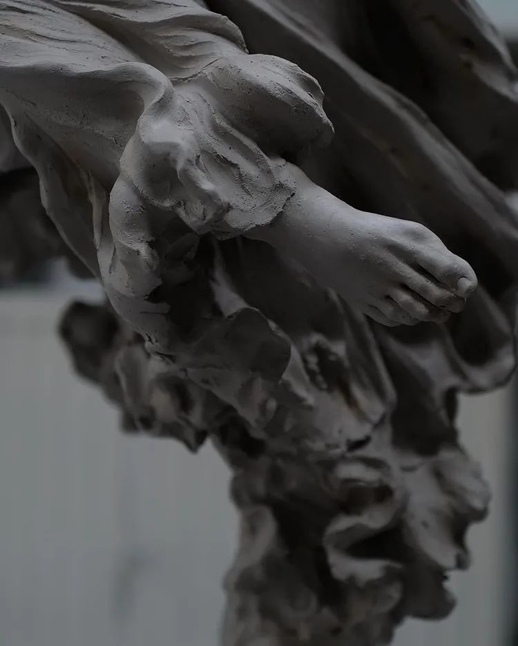 央美才女创作的人体雕塑，性感得很清纯，细节中却藏着魔鬼