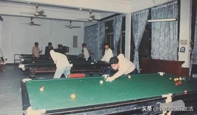 身高1.4米的亿万富翁，38岁被妻子捂死在床上，他们到底有多大仇
