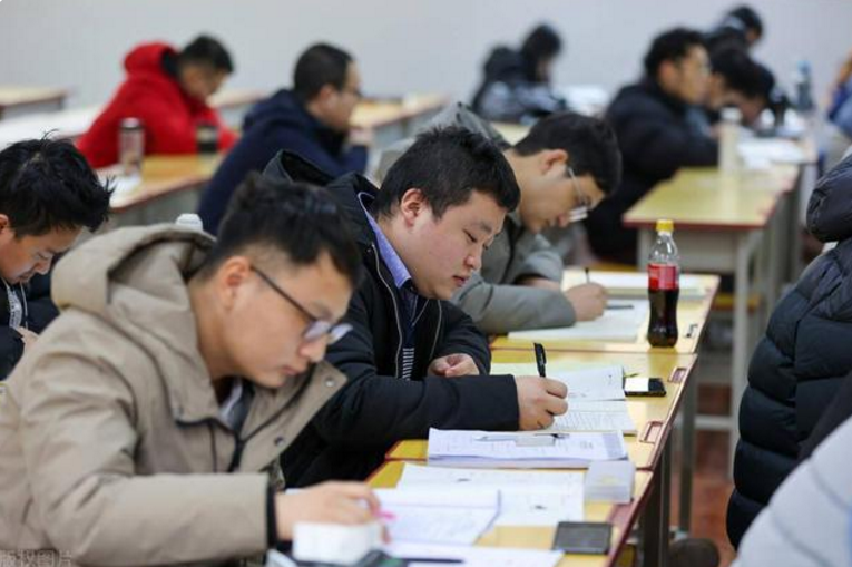 “考研400分”和“高考上985”，哪个学生更厉害？答案显而易见