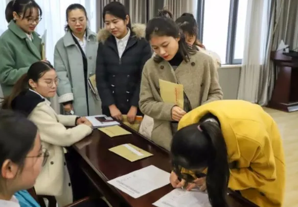 停工却不影响收入，这几个职业“真香”了，原来学历这么重要