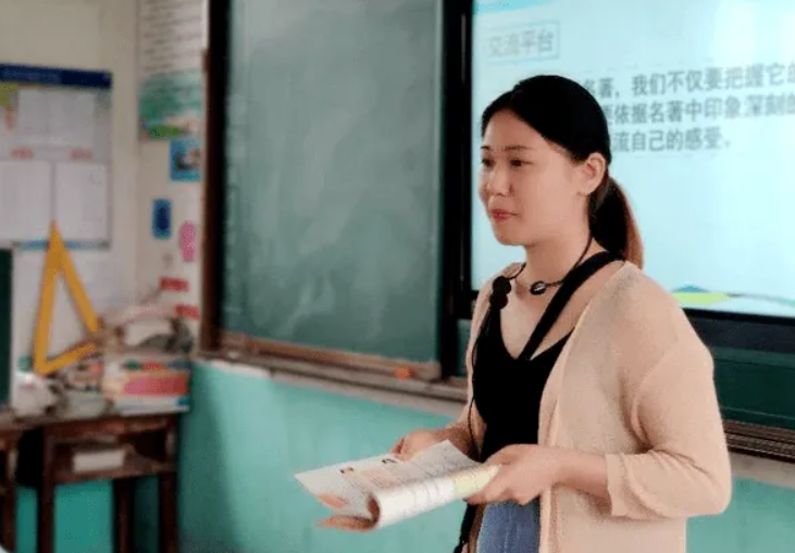 上海老师晒“工资单”，与农村地区形成鲜明对比，没对比就没差距