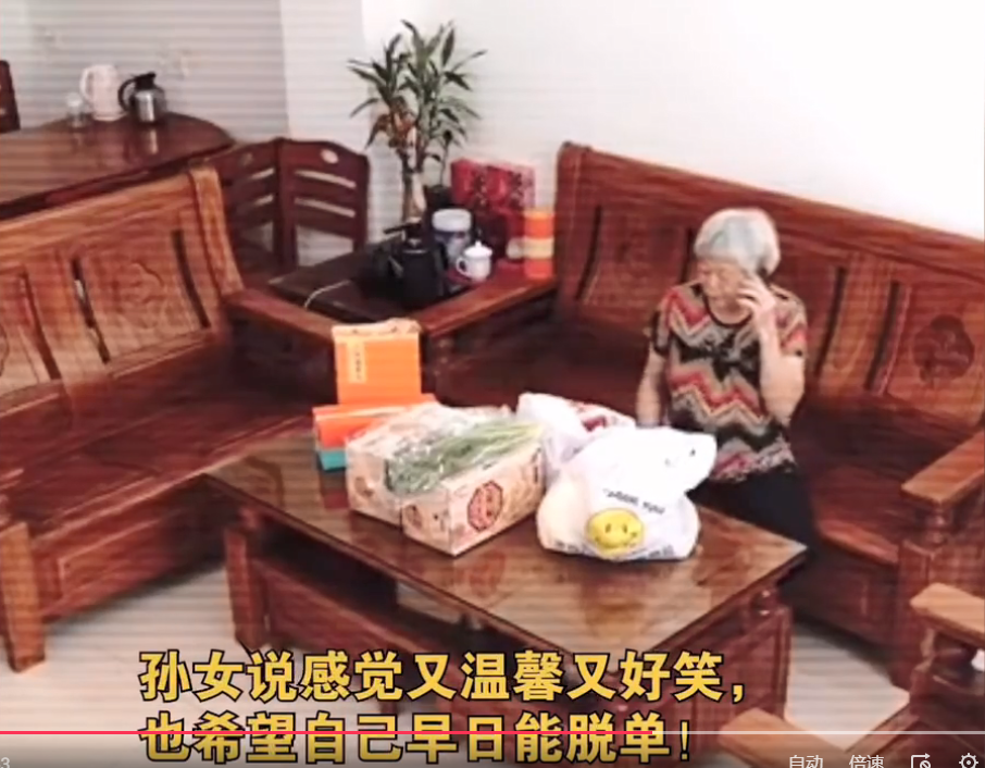 广东揭阳，当地人有中秋节拜月娘的习俗，中秋夜，当吃过晚饭后，妇女们便换上新衣