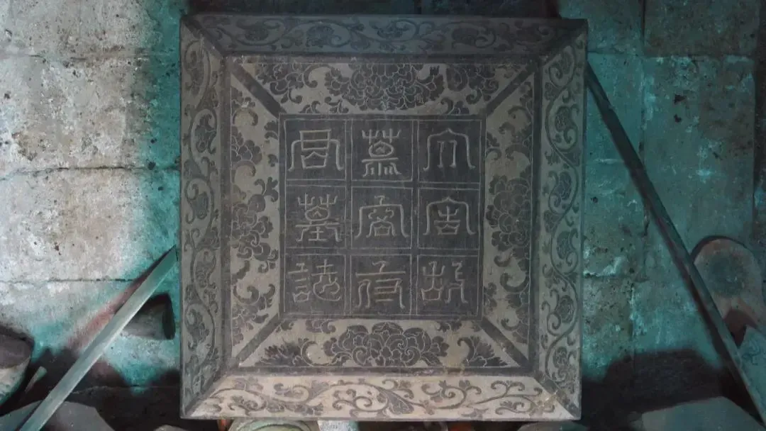 2019年9月，甘肃武威市国土局的工作人员在祁连山脉例行勘测,挖掘作业时
