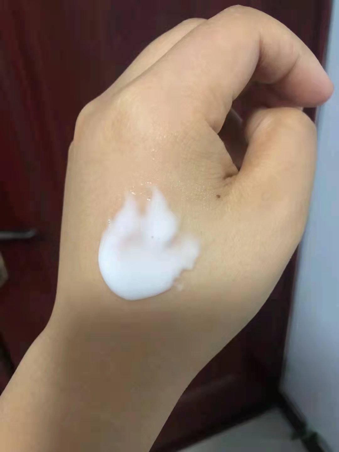 水乳不一定贵的才好用：AHC补水，雪花秀越来越便宜，你在用哪个