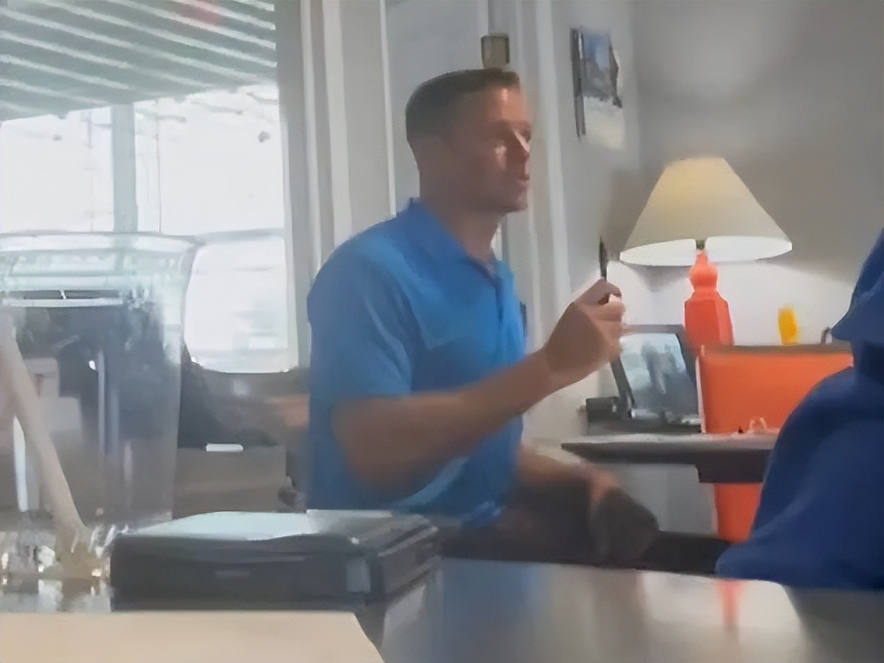 Armie Hammer 正在脚踏实地重新做人