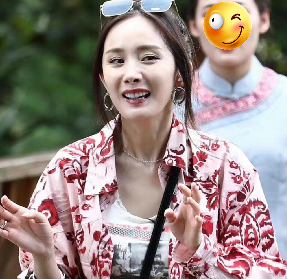 又一组热巴未修图曝光!方形脸痘痘肌,内娱颜值天花板滤镜粉碎