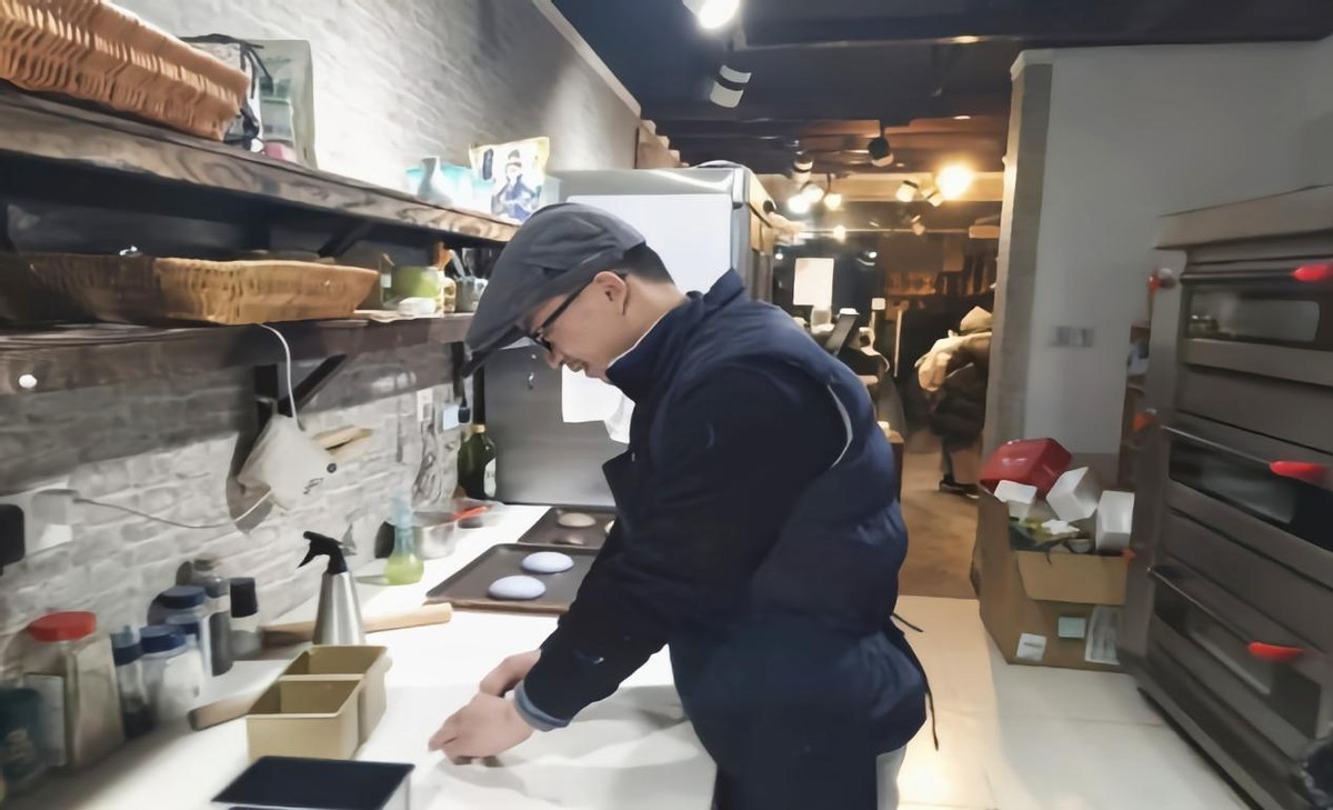 浙大“本硕连读”7年的学霸黄晓斌，医学院毕业后却转行卖面包