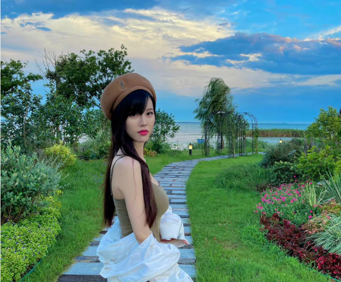 By2工作室喊话李靓蕾，让她配合警方调查造谣一事，女方暂未回应