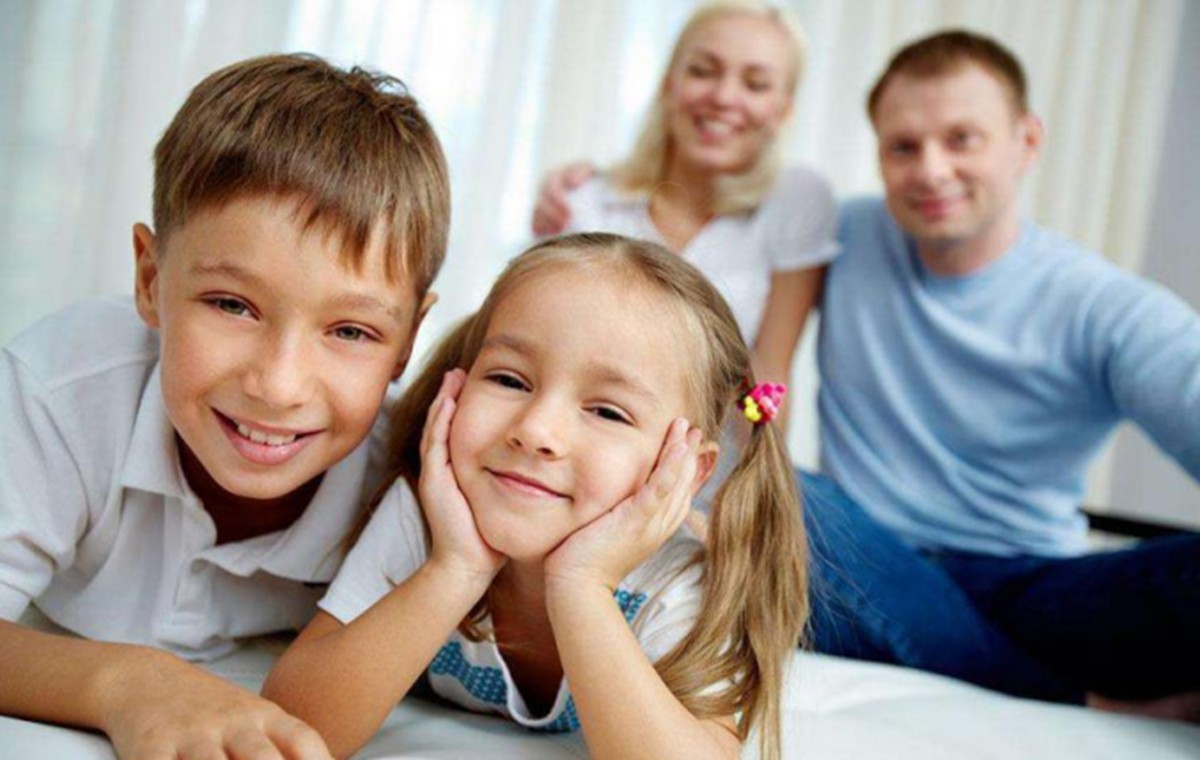 二胎家庭想要和谐关键还得看父母，做好3点，两个孩子相处更融洽