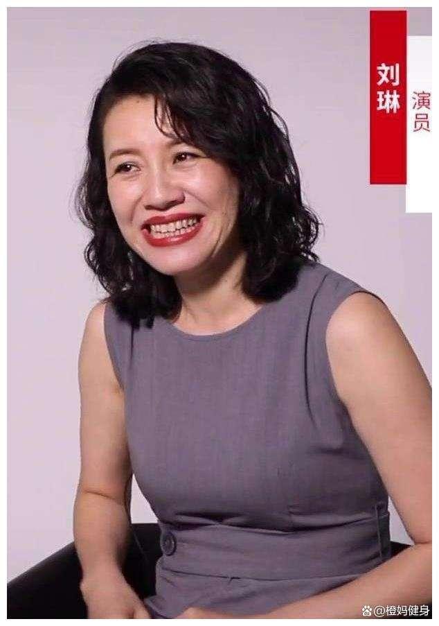 《梦华录》中为什么赵盼儿为什么总拿着扇子呢？