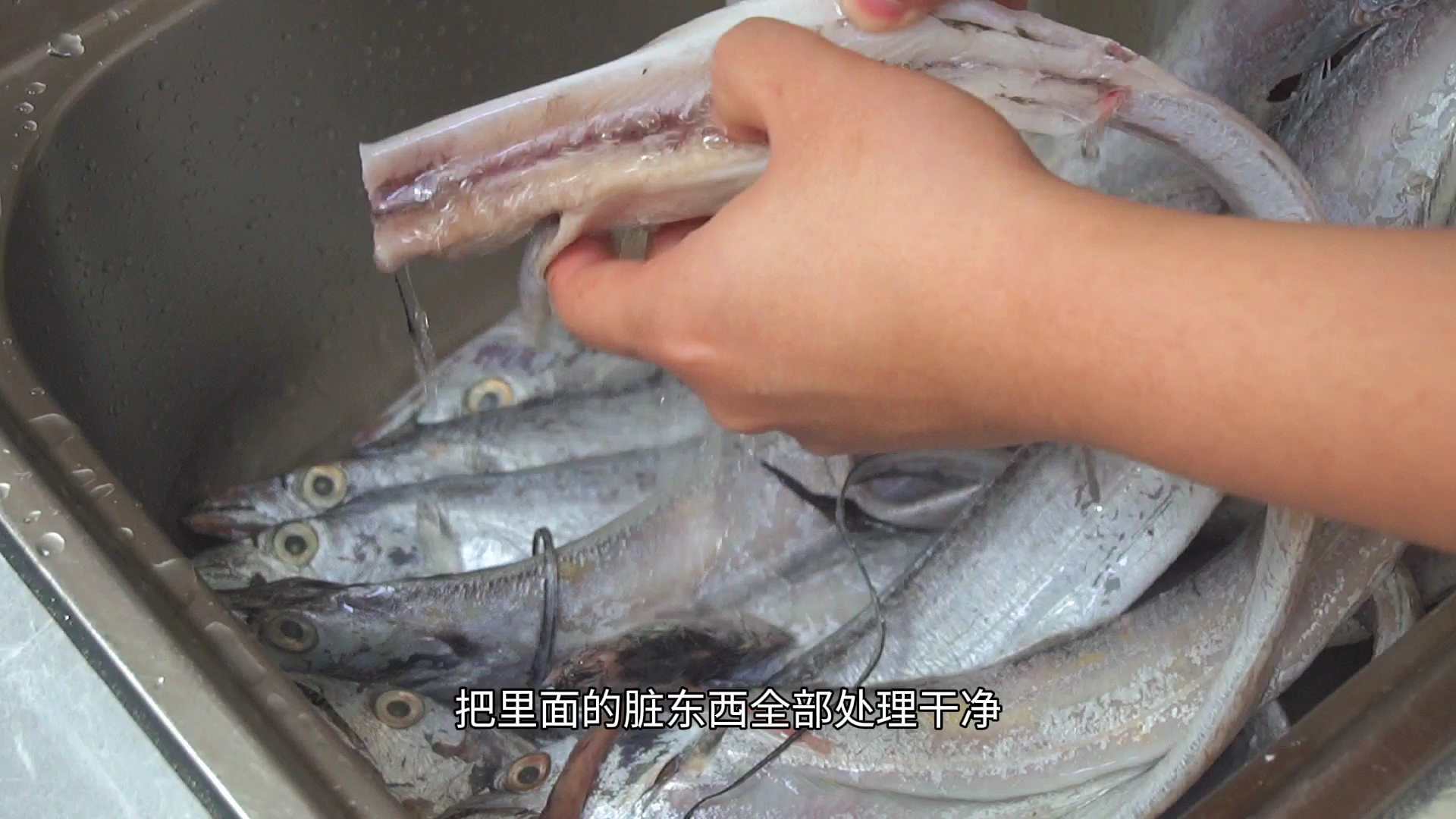 过年炸带鱼，记住“3不放”的窍门，带鱼金黄酥脆，好吃没腥味
