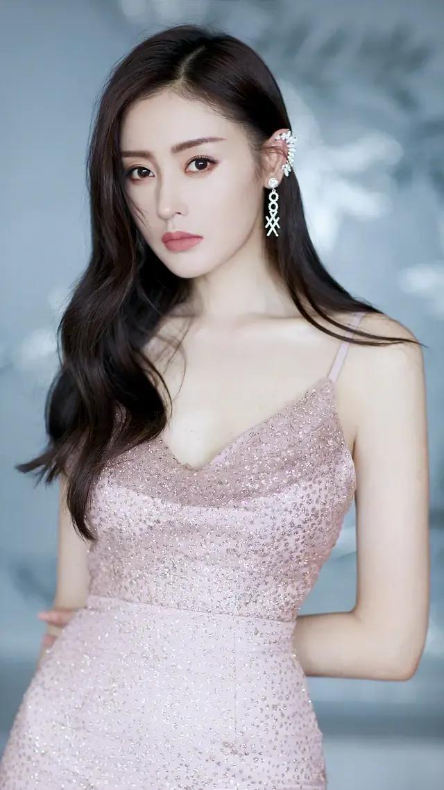 张天爱：清纯甜美，明艳动人，魅力十足
