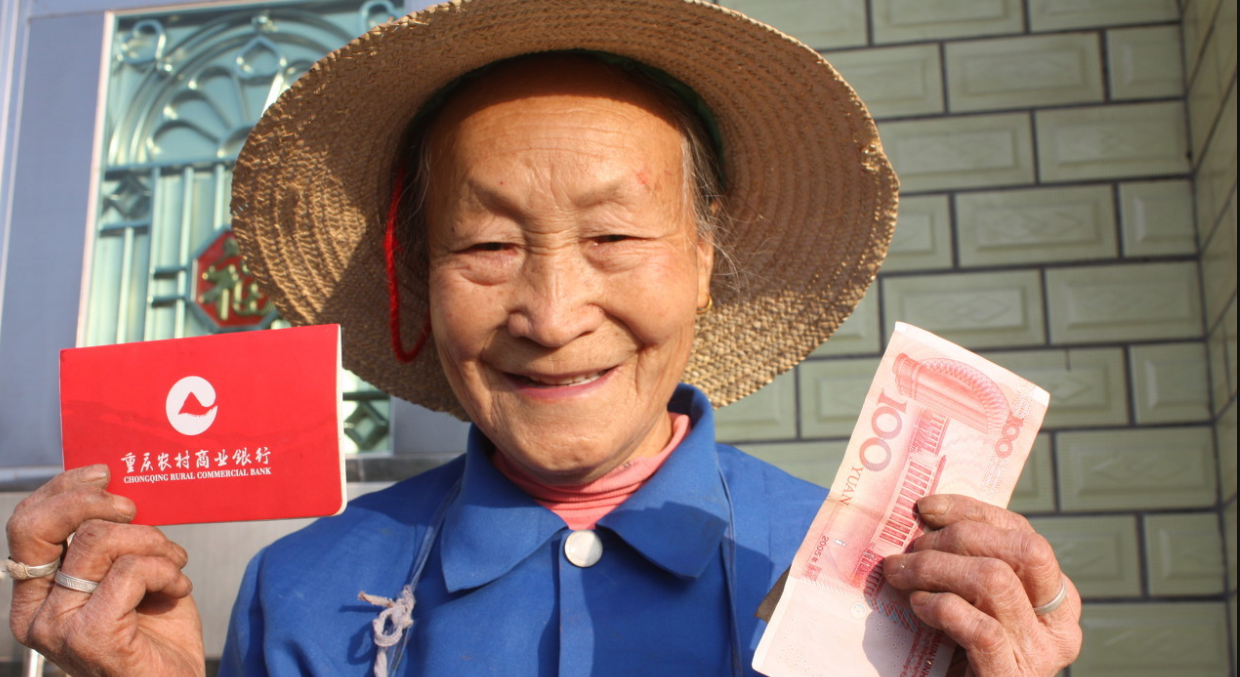 养老金改革？专家建议农民买个人养老金，每年一万二，有啥好处？