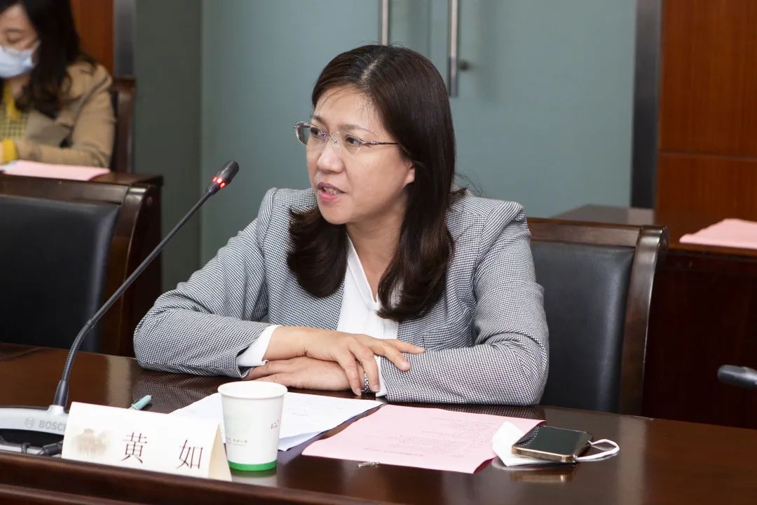 副教授一般多少岁(东南大学女校长黄如有多牛) - 青木春