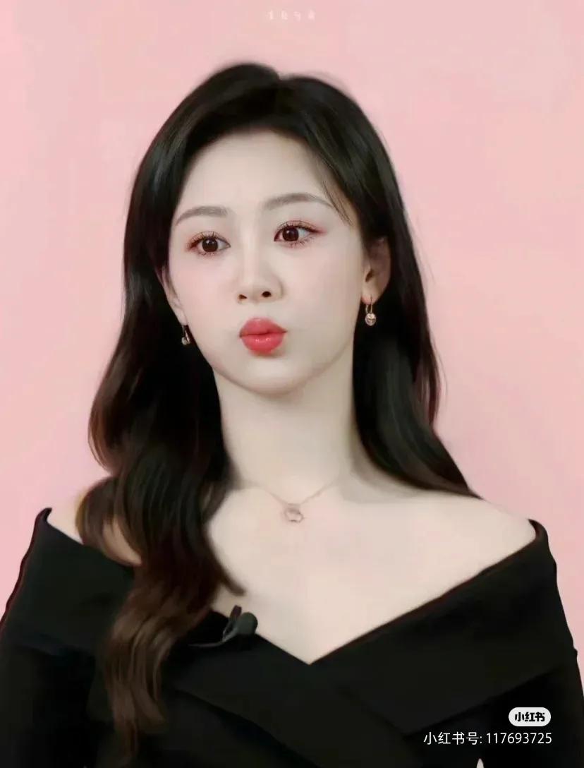 好喜欢杨紫现在的状态 自信从容、温柔大方，整个人很放松自然