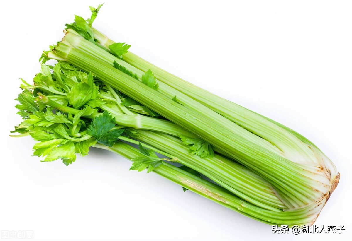 春天最适合吃6菜3果，含有大量维生素e和维生素c，多吃也不胖