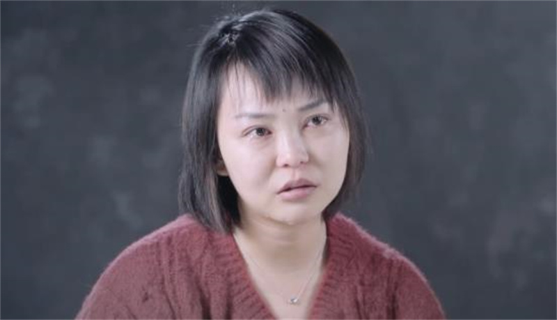 最牛借钱方式：女孩找300个陌生人借钱，每人1000，5小时到账30万
