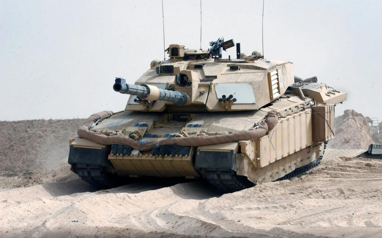 在防护性能上,该系列坦克配置了一种叫做乔巴姆的高强度复合装甲,具有
