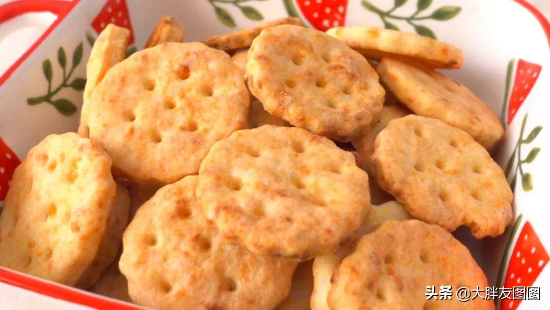 芝士饼干的做法（教会你做出酥脆浓香的芝士饼干）