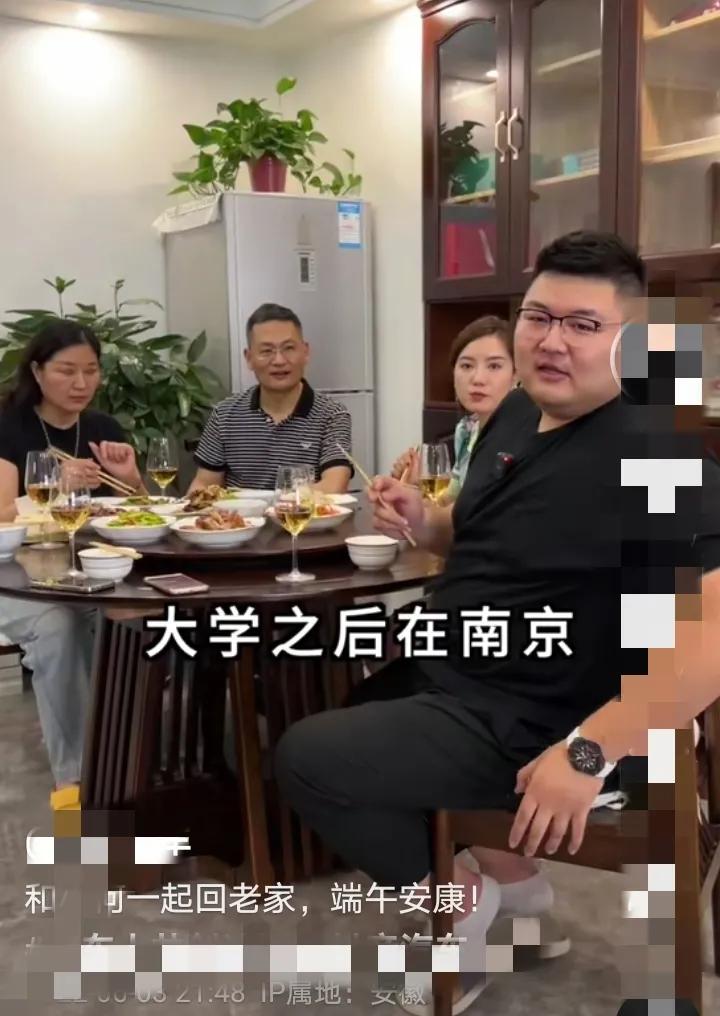 猴哥自曝家境：是草根，不是有钱人，娶到何钰欣是高攀了