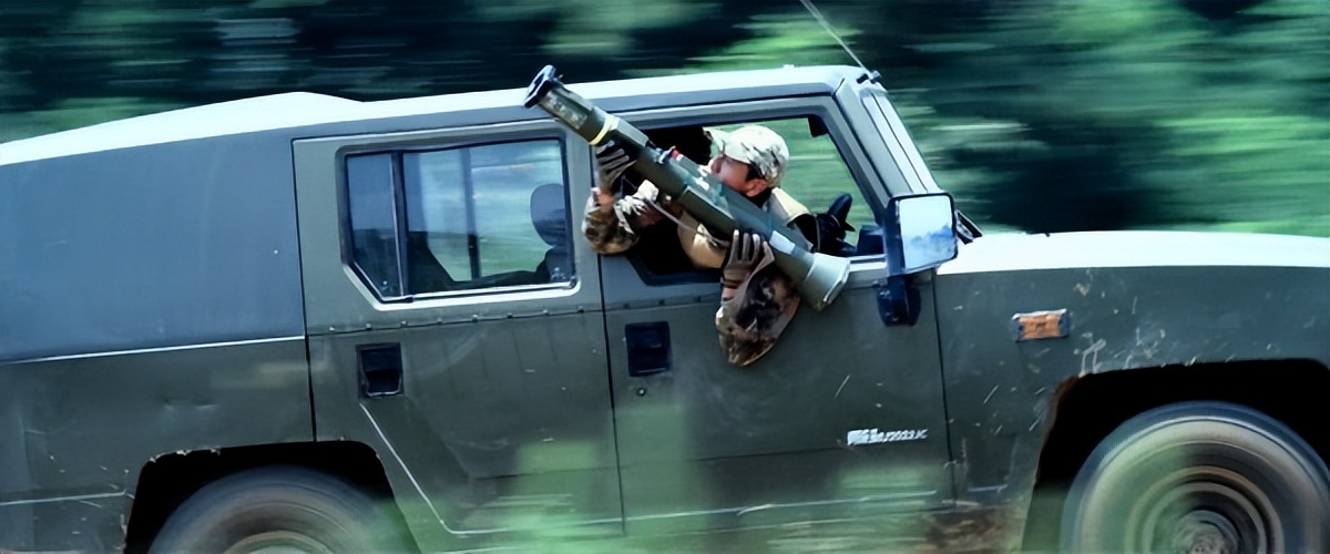 吴京硬汉枪战动作片《战狼》武器解析盘点