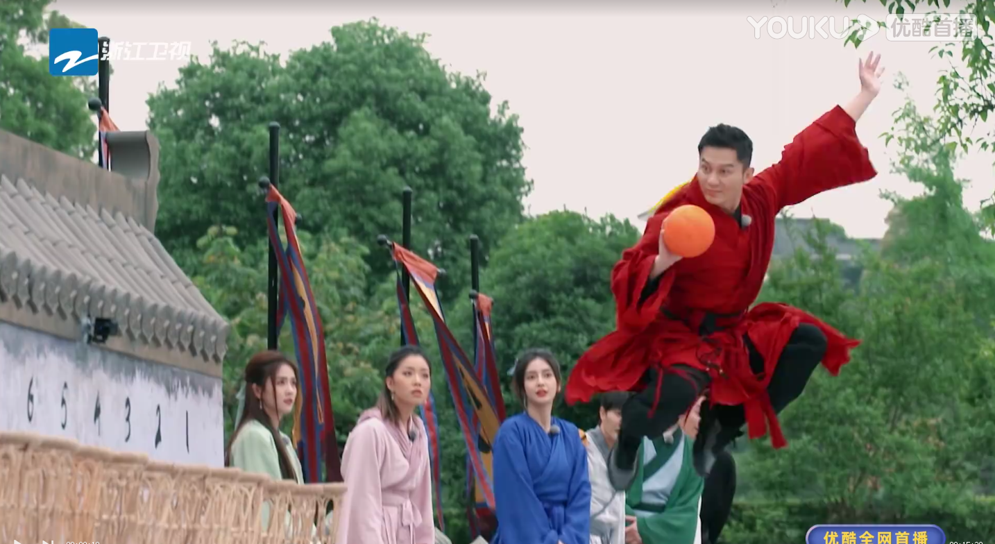 综艺榜热度第一！《奔跑吧》白鹿神吐槽，王菊凭直觉，李晨很无奈