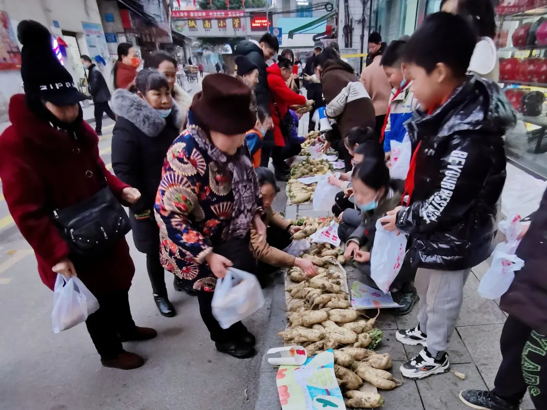 「城南小学•德育工作」小基地大收获 劳动实践快乐多