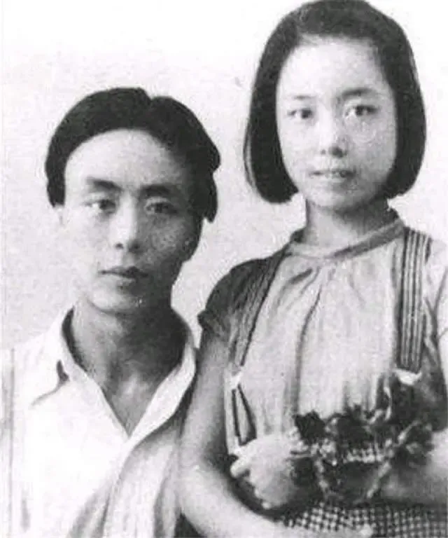 1936年，艾青结婚第二年，认识了15岁的学生张月琴,3年后张月琴要离开