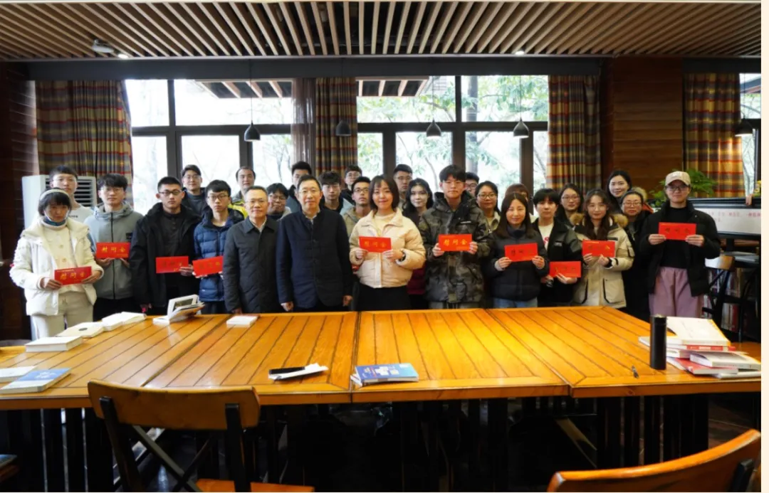 暖心从不缺席，寒假里的重大校园温暖如春