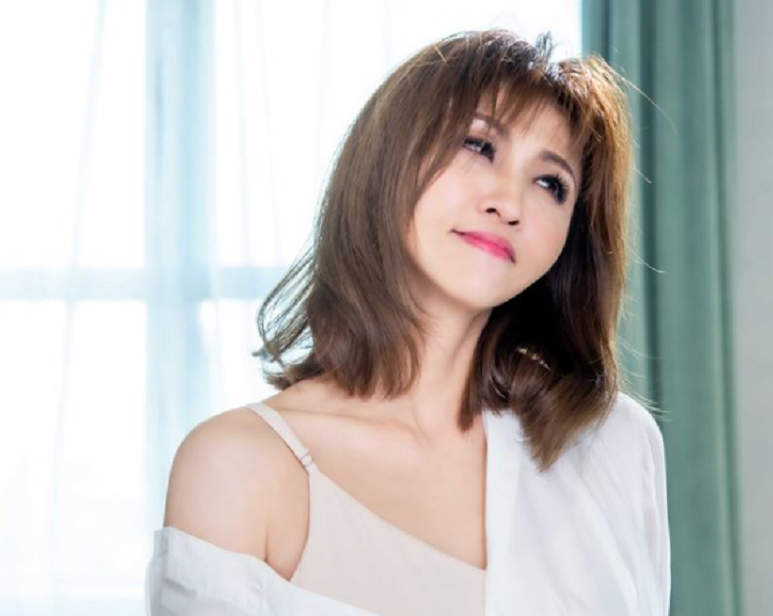女星突发车祸撞成脑震荡，浑身伤痕遇路人救命，现场画面也曝光