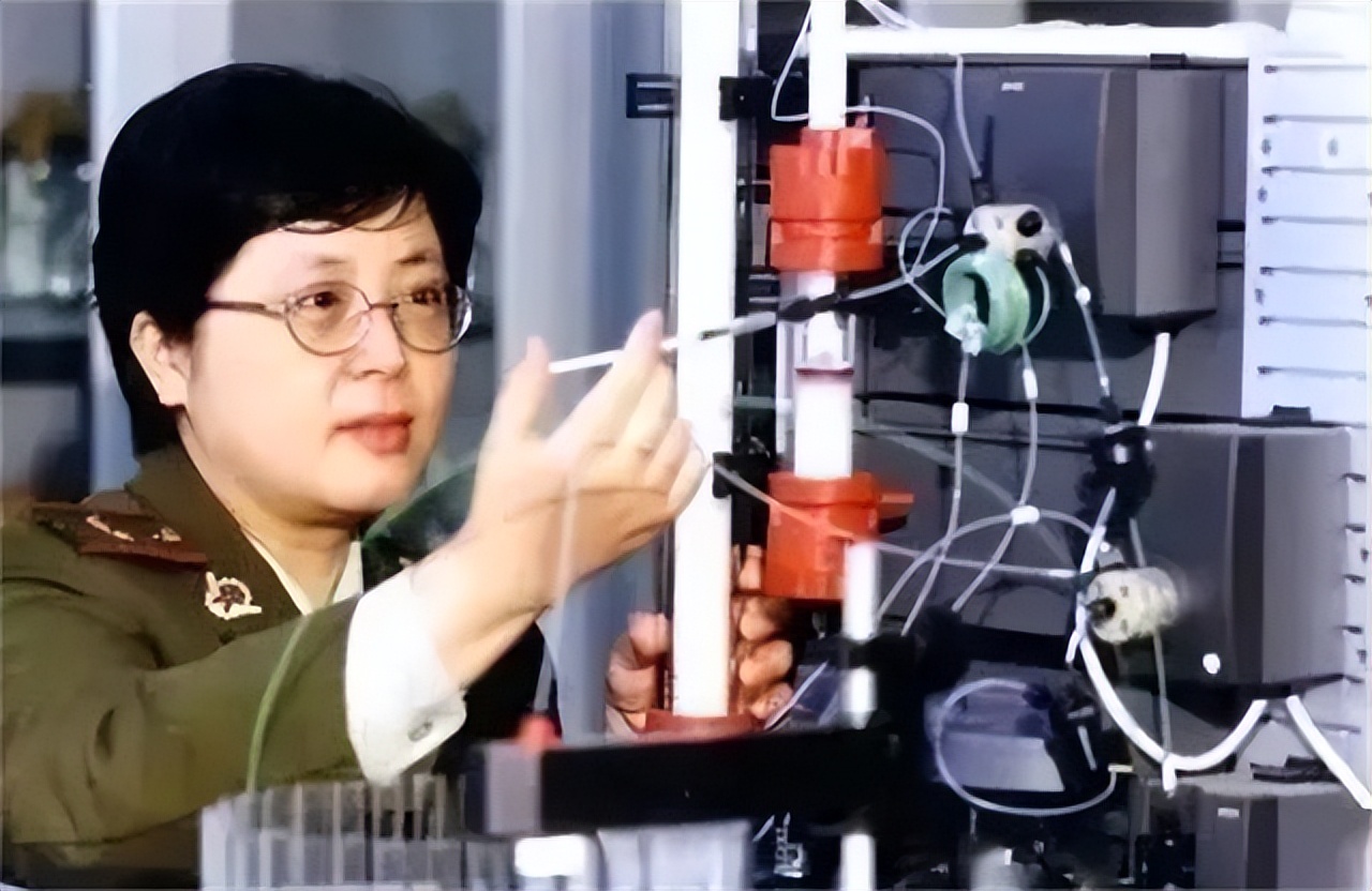 女英雄陈薇，结婚30年没做过家务，丈夫：做家务是对她才能的浪费