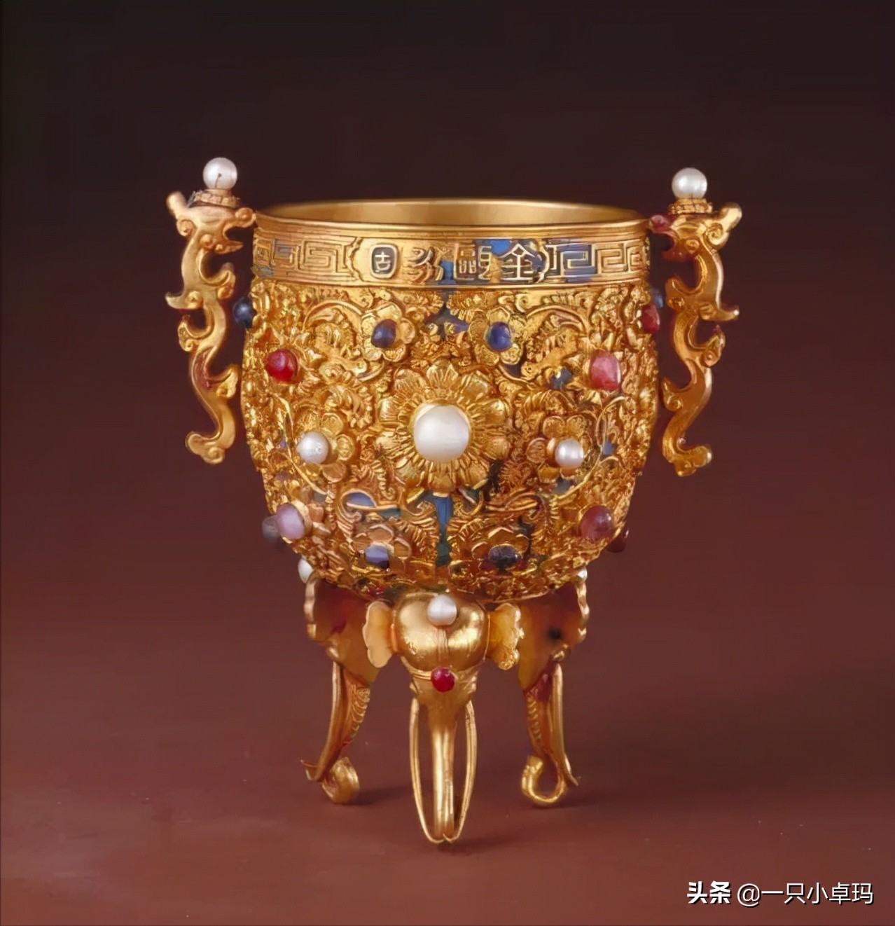 **顶级珠宝品牌盘点：卡地亚、蒂芙尼、宝格丽等奢华珠宝品牌的高级感魅力**