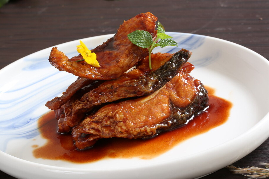 煎鲅鱼的家常做法做鲅鱼最好不要加水炖