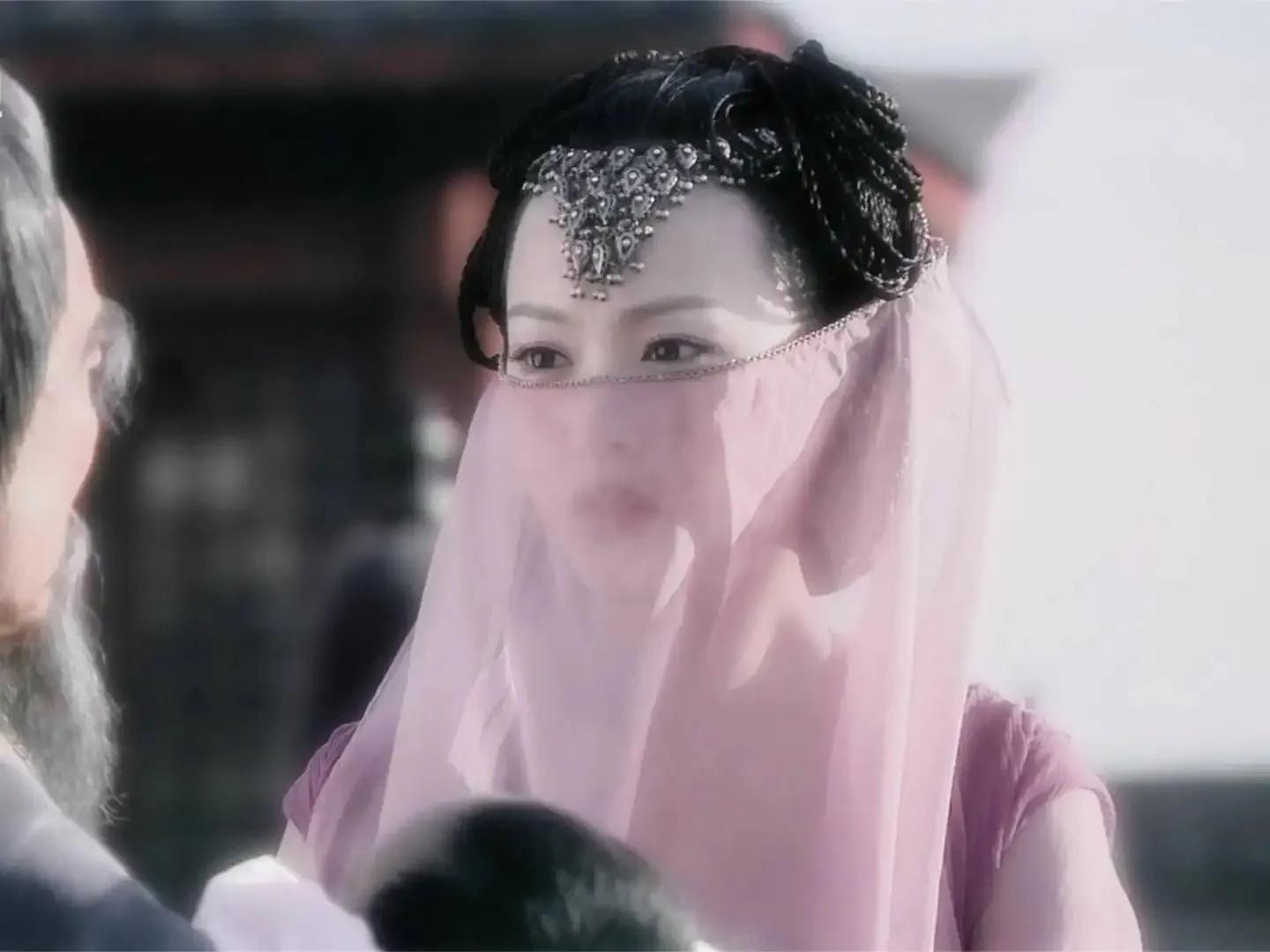 额饰别瞎戴，有人倾国倾城，有人扭捏做作，这6位造型谁最入你眼