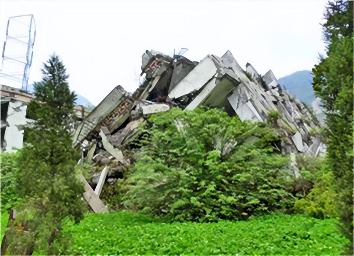 汶川地震后，8万遇难同胞的银行存款和贷款，该如何处置？