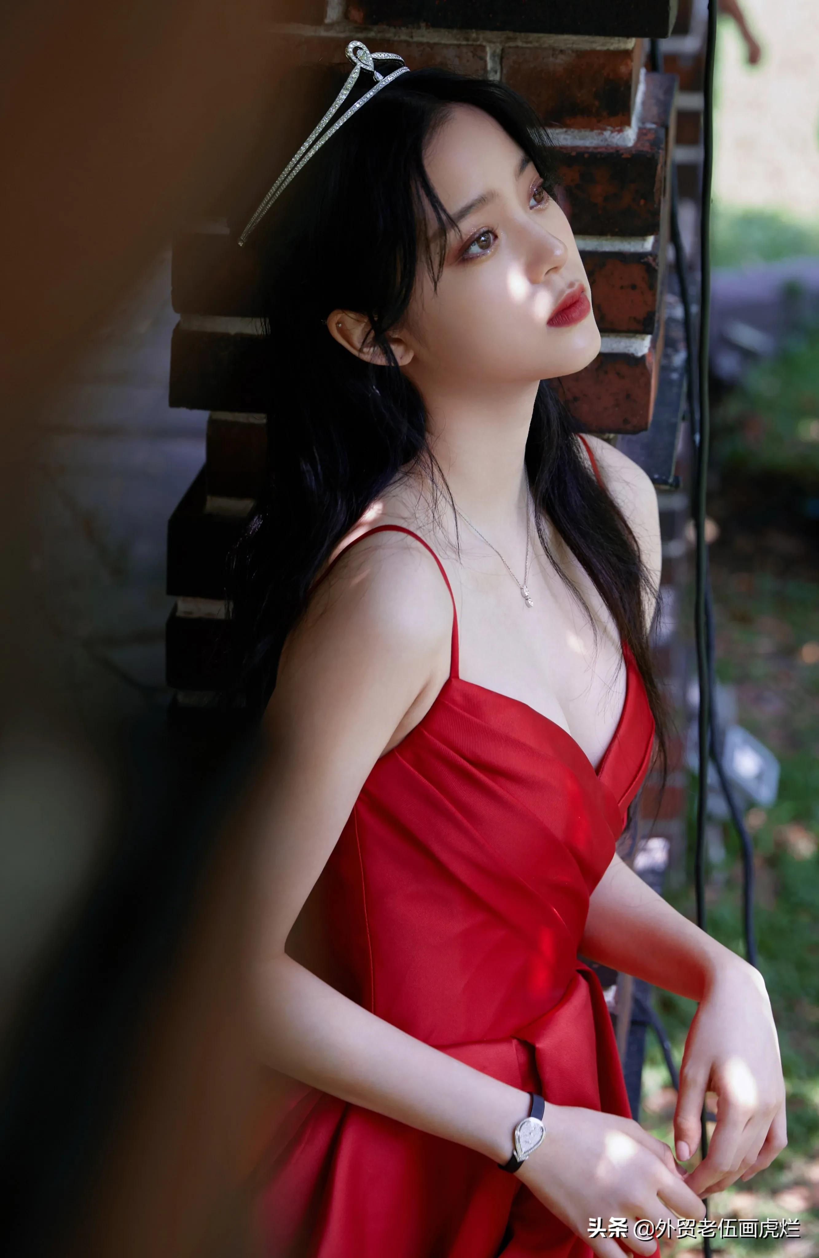 欧阳娜娜，四小花旦，虽然没有什么代表作，但音乐素养不错