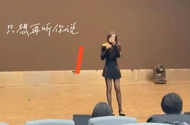 江苏一音乐生期末考试，身穿黑丝引发质疑，霸气回怼：21世纪了