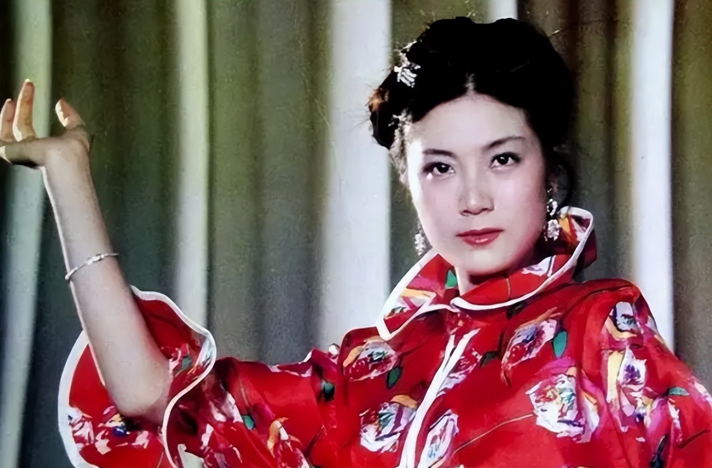 挂历女神殷亭茹：爆红后退圈，中年丧夫，晚年又病死他乡令人唏嘘