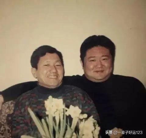 刚入职的娄一晨满脸稚嫩，少年时的译男没有如今的油腻，变化都大