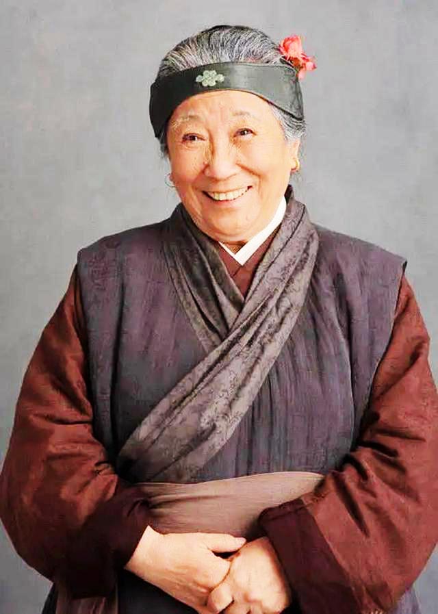 银幕上阴险的女“特务”，生活中慈祥的老大妈