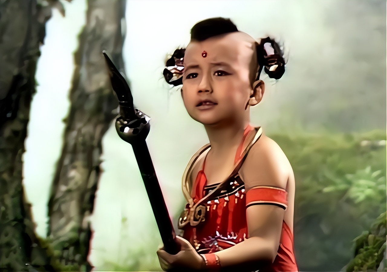 红孩儿为何没有牛犄角?牛魔王不做任何解释,铁扇公主无意间说出