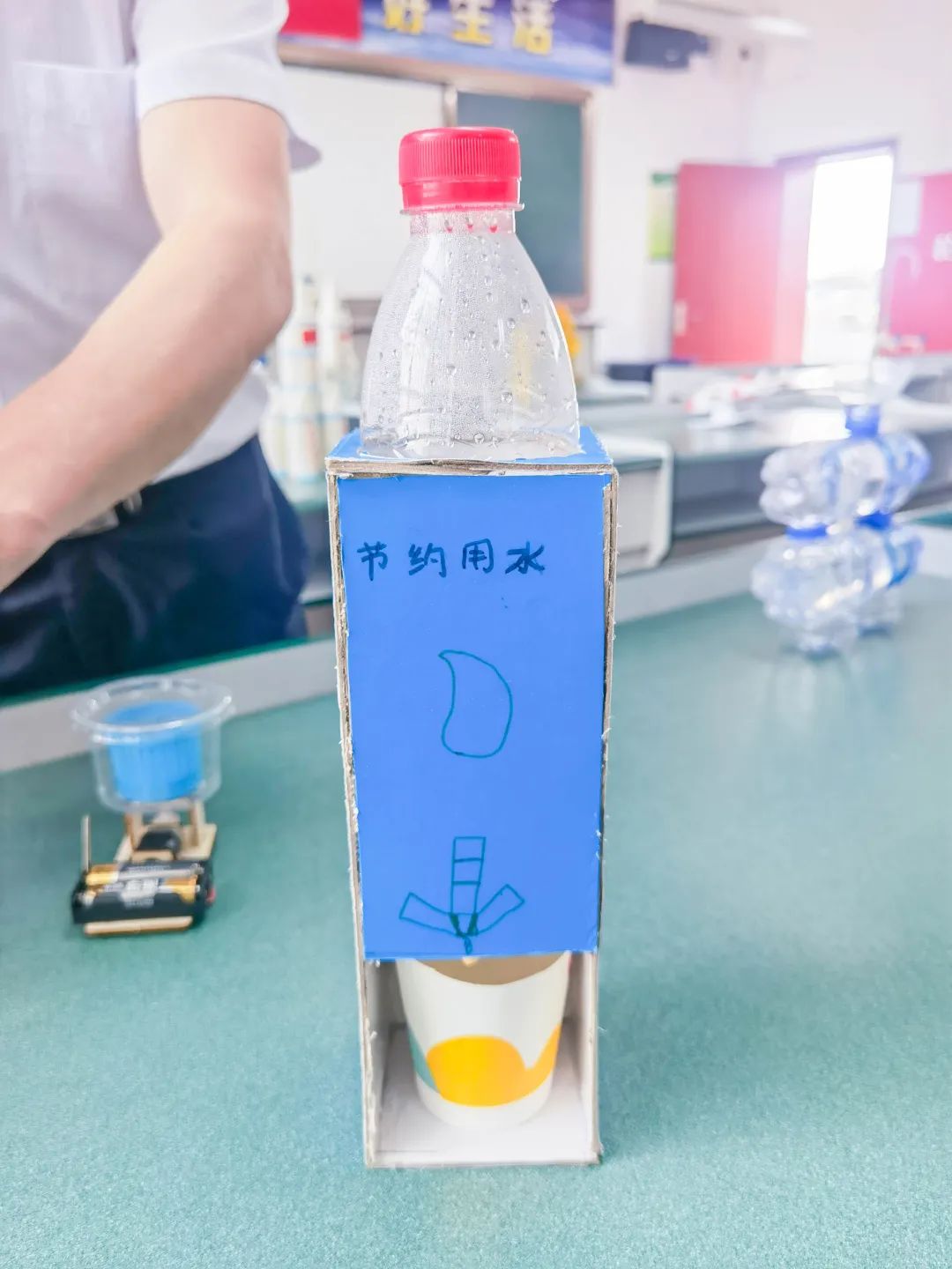 黄甲小学开展“人人参与科技节，我的科技节我做主”科技节活动