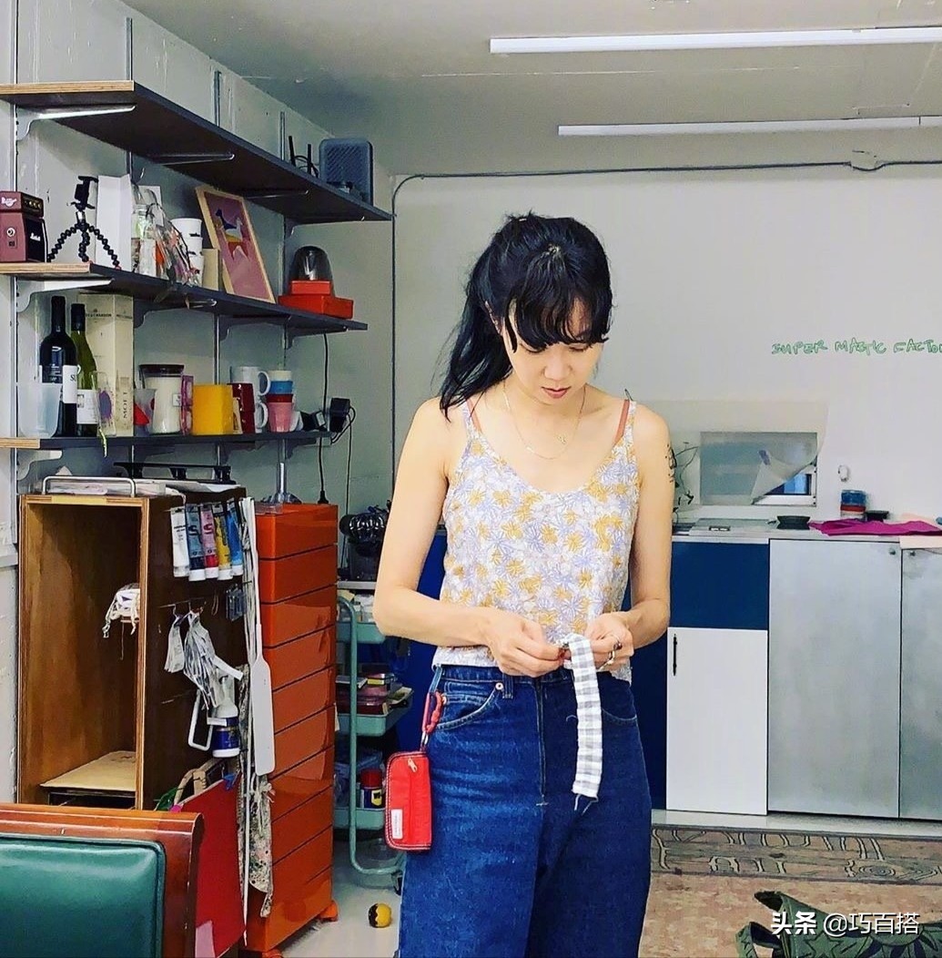 孔孝真这波操作属实赢“麻”了！私服穿搭慵懒随性，一点不显老