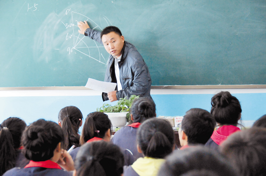 特岗教师和编制教师有啥区别？除工作环境外，薪资待遇差距明显