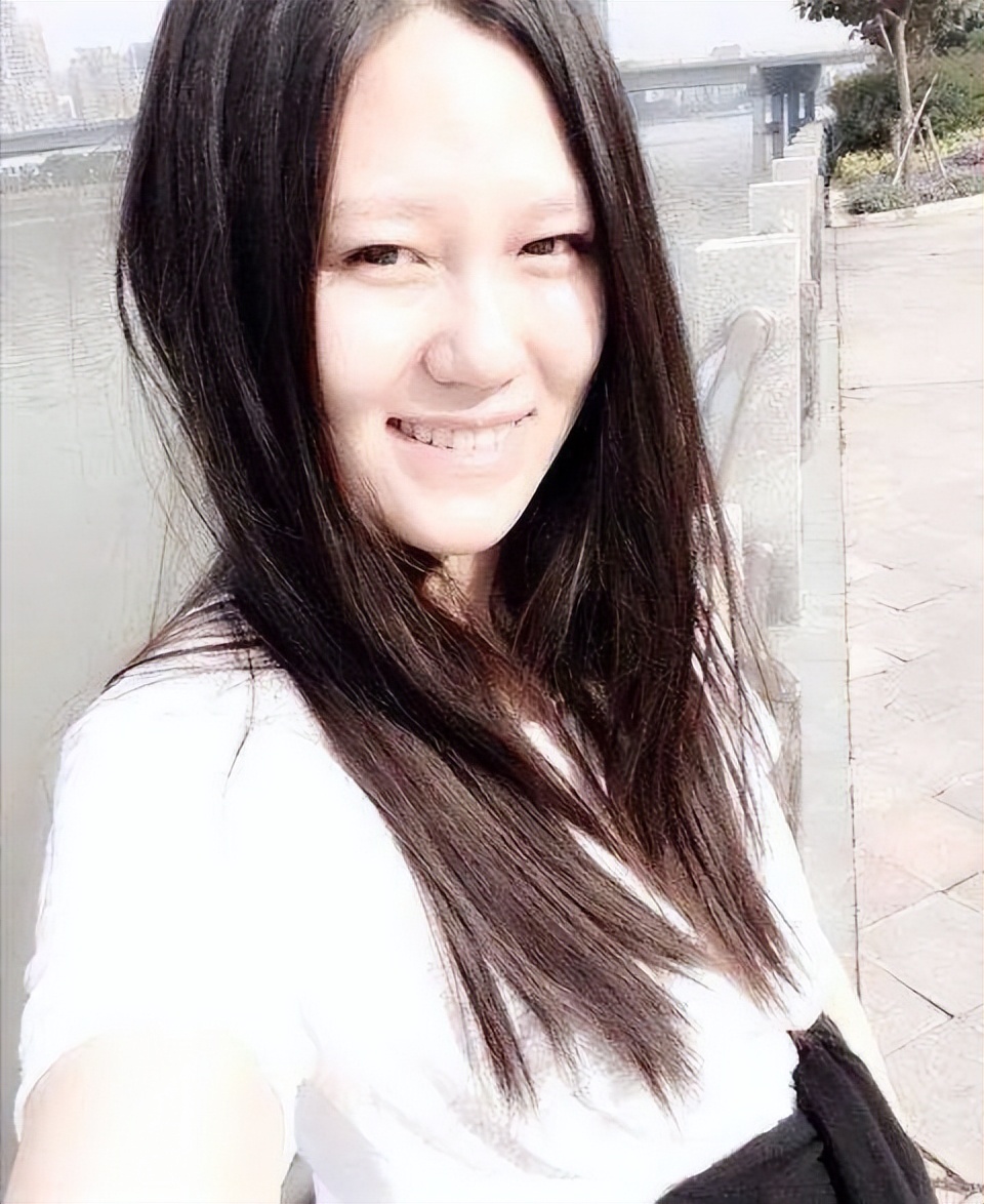 有人选择在娱乐圈硬混，有人选择保家卫国，同是星二代差距还挺大