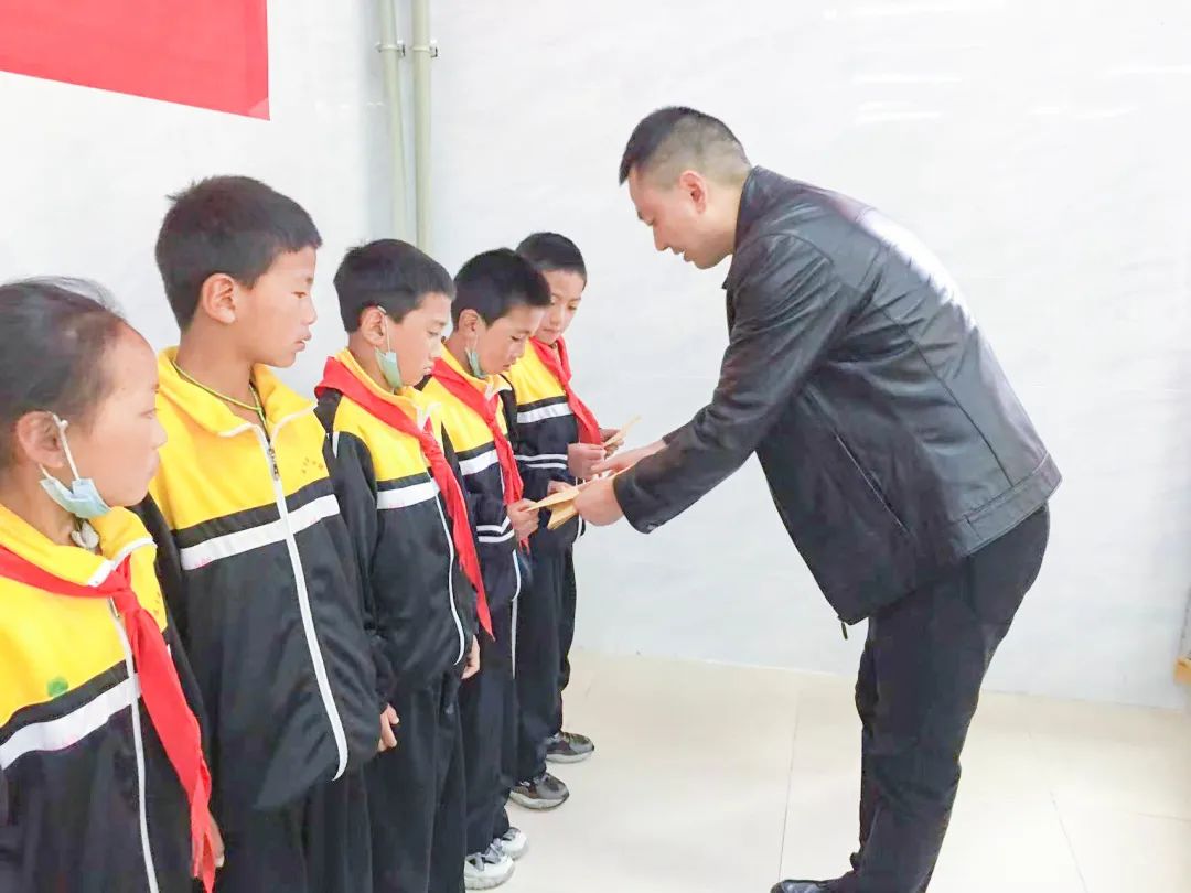 成都市双流区金桥小学教师赴巴塘县开展“校对校”交流活动