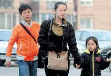 央视名嘴黄健翔：二婚再娶儿女双全，前妻和女儿仍是我的牵挂