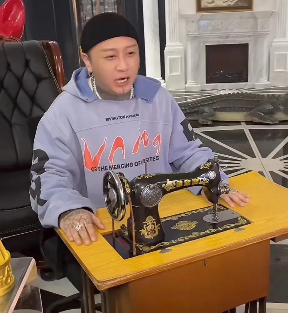 拥有数千万粉丝的网红方丈,儿子说搞钱,一手好牌打得稀碎 - 114货源网