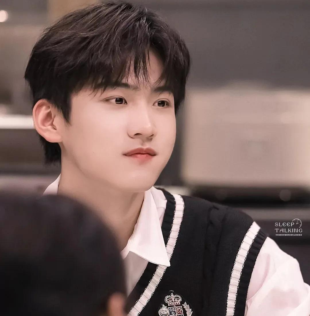 娱乐小爆料 吴倩 王一博 周柯宇 童谣 邓家佳 李易峰杨幂 刘诗诗 吴谨言