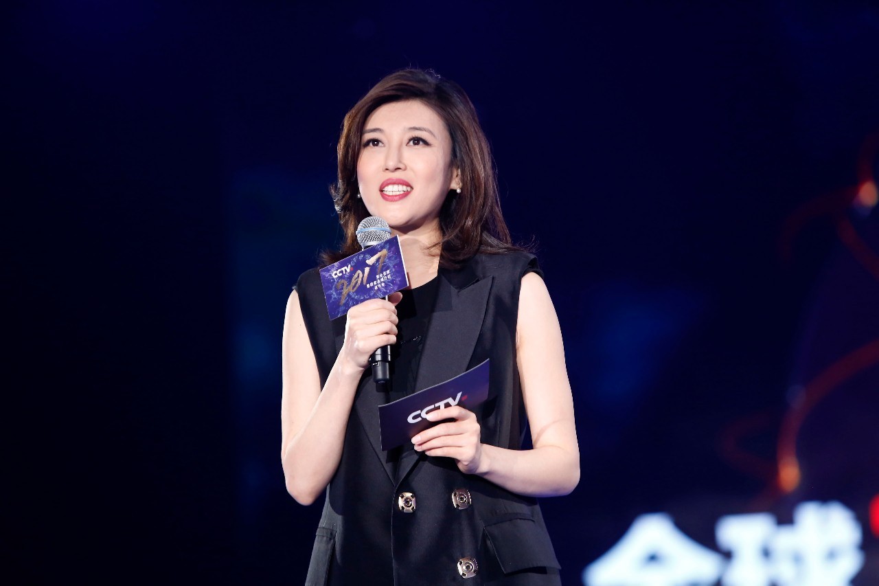 她不是播音科班出身，却在主持界站稳脚跟，李红把握每一次的机会